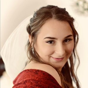 Meet your Posher, Caitlin